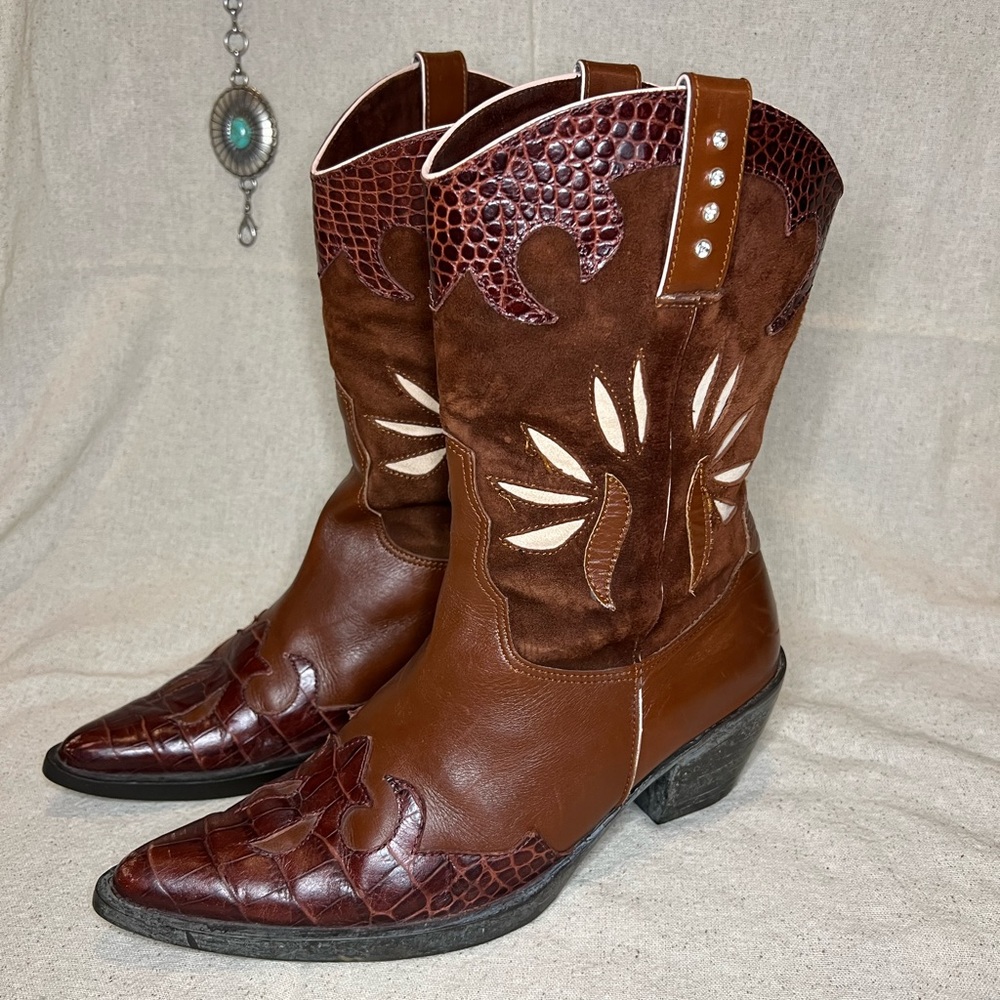 Gorgeous vintage cowboy boots by VAN ELI for women